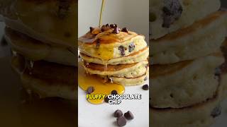 FLUFFY CHOCOLATE CHIP PANCAKES 🥞🍫 #pancakes #recipe #chocolate