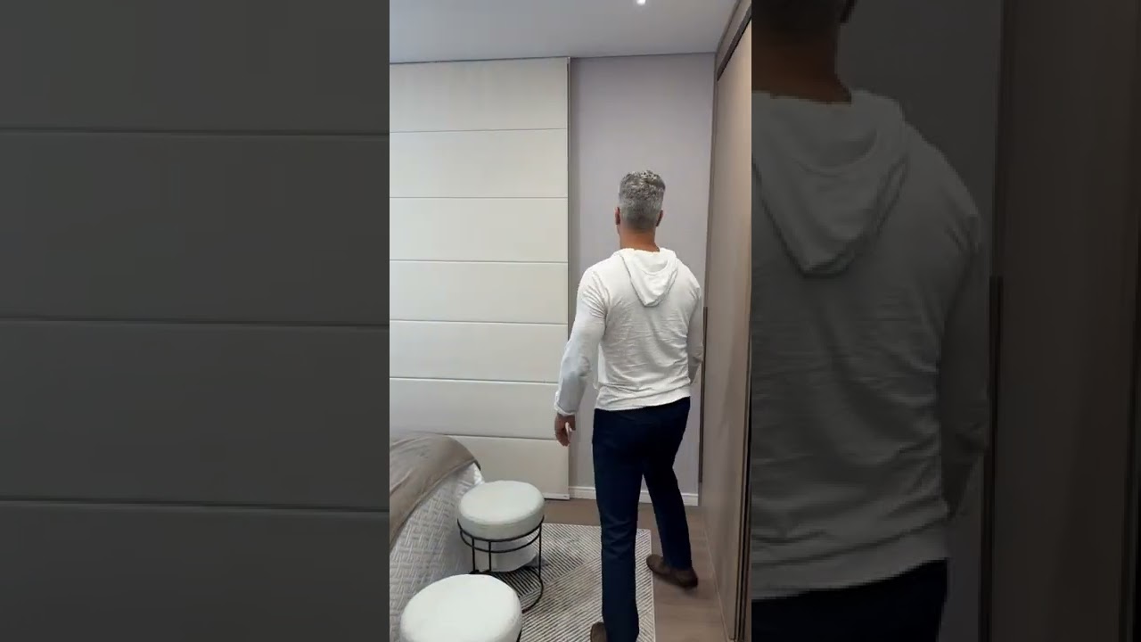 Quarto todo revestido de papel de parede linho !