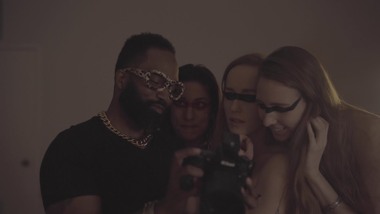 Plastic French Trailer Thumbnail