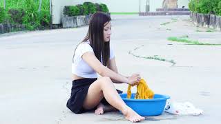 Download lagu Woo!! - Beautiful single mother Prepare Laundry in the middle of the street【P9 Kom San】 mp3