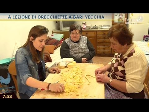 A lezione di orecchiette a Bari Vecchia