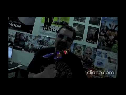 Frusciante va a combattere il capitalismo !!