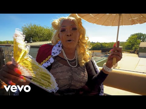 Queen Ladi Gangsta - Queen Inna Deck (Official Video)