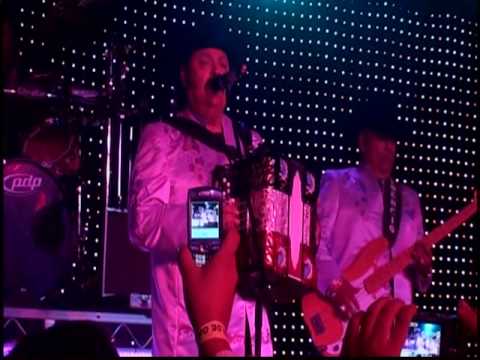 Un Puno De Tierra- Ramon Ayala En Vivo Rey De Oros Nightclub