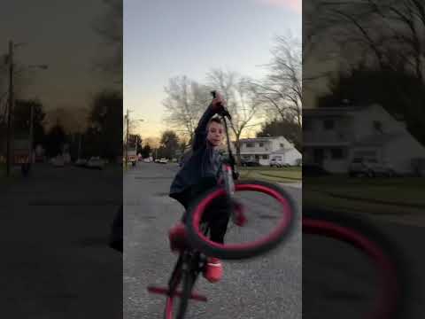 Nice swerve #bikelife #wheeliebike #bikestunts #wheelieboyz #biketricks #stuntz #wheeling #bicycle