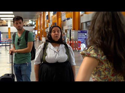 Cu bunica în aeroport - MIRCEA BRAVO