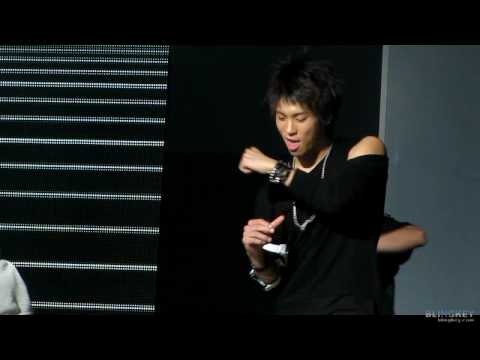 [fancam] 100731 MC - SHINee onew carries minho on the back