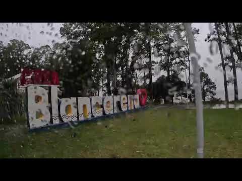 Mi hijo paseando en "Blancarena" (Colonia, Uruguay)