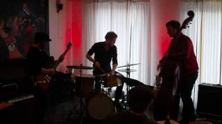 Two Ways | Nicolás Delfino Trio at Jazzligan