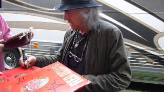 Pete Sears of Jefferson Starship signing autographs