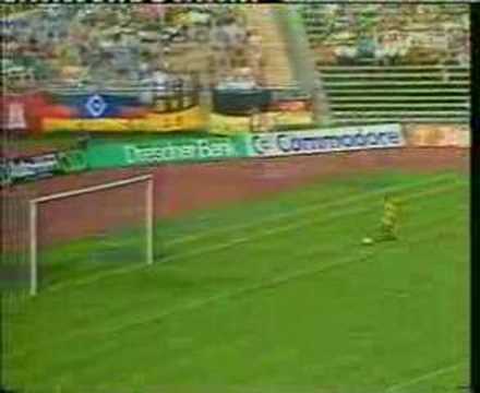 Frank Mill BVB Pfostentreffer