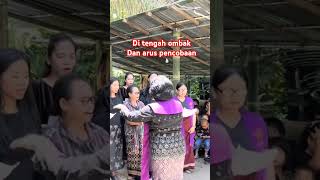 Download lagu Di tengah ombak dan arus pencobaan mp3 Download lagu Di tengah ombak dan arus pencobaan mp3