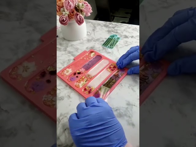 Vídeo relacionado con KLQJNP Sujetalibros de Resina para decoración de Libros de El Señor de los Anillos Hobbit, Carpeta y separadores Decorativos para Libros, Azul, Grande