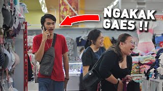 Download lagu NGOMONG YANG ANEH ANEH DI TELPON - NGAKAK BANGET GAES (Awkward Phone Calls) mp3