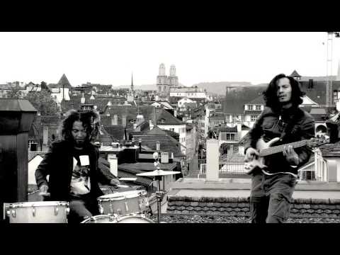 MonoSuite  - Cantando