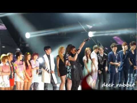 120623 [FancamHD] Music Bank in HK Ending-TVXQ & f(x)