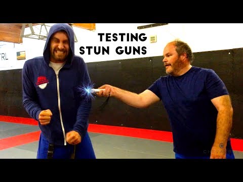 ★★★★★ Testing Amazon's Top 4 Stun Batons & Getting Shocked Review Taser, Streetwise, Vipertek, Sabre
