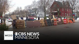Makeshift barriers go up in Minneapolis neighborhoods amid ICE enforcement crackdown