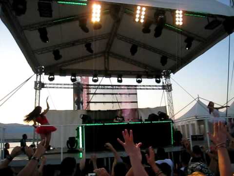 Armin van Buuren vs John O'Callaghan - In & Out of a Raw Deal ( Armin van Buuren Mashup)