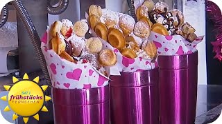 Bubble-Waffeln vom Profi - köstliches Gebäck mit leckeren Toppings | SAT.1 Frühstücksfernsehen