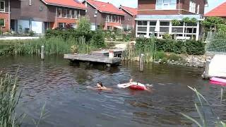 preview picture of video 'Zwemmen in Zuiderburen 25-06-2010'