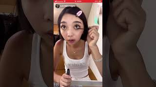 ライブ配信　タンクトップでメイクギャル　胸チラ　谷間　nipslip