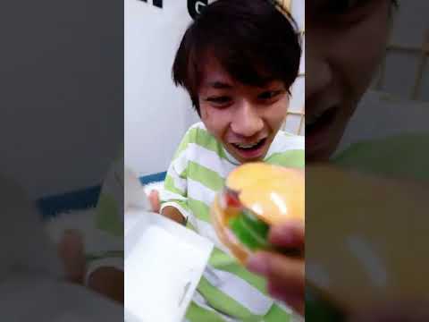 Whose giant burger is bigger? #pranking younger sibling #pranking older sibling #shorts #burger