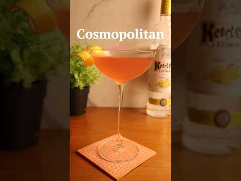 The Iconic Cosmopolitan Cocktail Recipe ⭐️