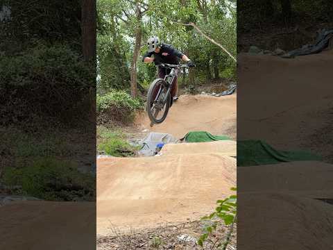 Trial jump session with my new bike Commencal Meta SX V5 Ride Pyrite Grey #mtb #commencalbikes