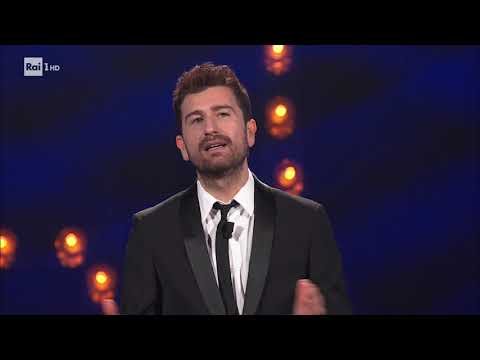 Il monologo di Alessandro Siani - 20 anni che siamo italiani 13/12/2019