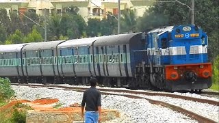 preview picture of video 'TNP dove WDM3D with Chennai-Shirdi Superfast'