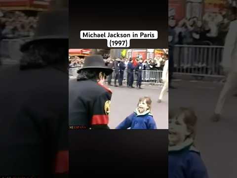 MICHAEL JACKSON GOES TO PARIS & GETS GREETED BY YOUNG FAN 🥹❤️