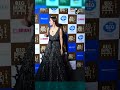 Malaika Arora खुद ही संभालती दिखीं Red Carpet पर Dress Malaika