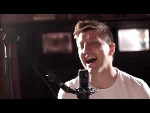 Veinte Veinte - Toco Tu Manto (Video Oficial)