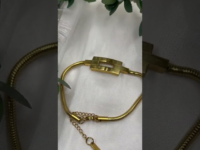 Vídeo relacionado con RPAEOY Conjuntos de Joyas para Mujer y Niñas Números Romanos Circón Acero Inoxidable Chapado en Oro Plata Colgante Collar Pendientes Pulsera Anillo Fiesta Boda Nupcial Dama de Honor (Oro rosa)