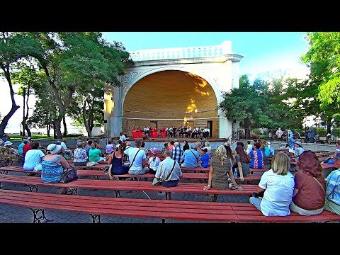 Выступление оркестра " Мелодии России" в Приморском парке г. Севастополя