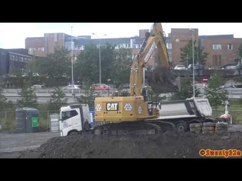 4K| CAT 374F Loading Volvo FH16 750