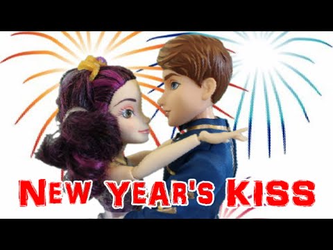 Disney DESCENDANTS New Year's KISS FAIL? Mal & Ben, Evie & Carlos, full movie doll parody