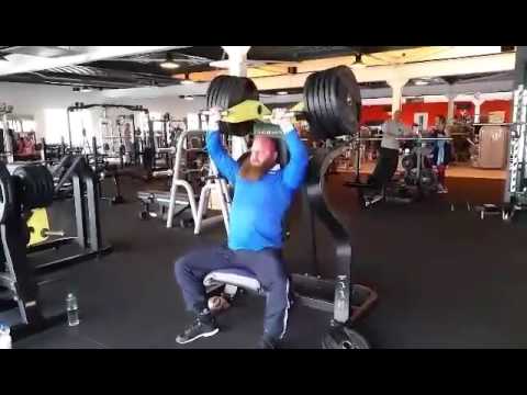 240 kg/ 528 lb shoulder press machine Basic-Fit Geleen