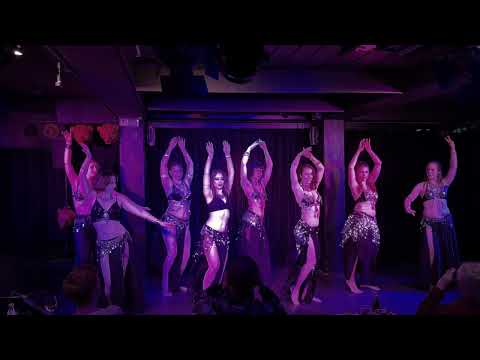 Glass Eaters® Schülerinnen - Marlene Bar & Bühne