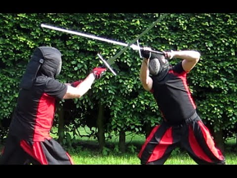 16 different ways to strike with a Longsword