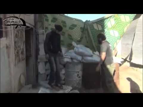 عناصر من كتائب الاعتصام بالله يقومون بتدشيم الاماكن التي يتمركزون بها في درعا المحطه