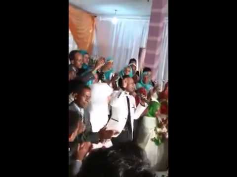 Saed Berhanu sings at his wedding - Eritrea