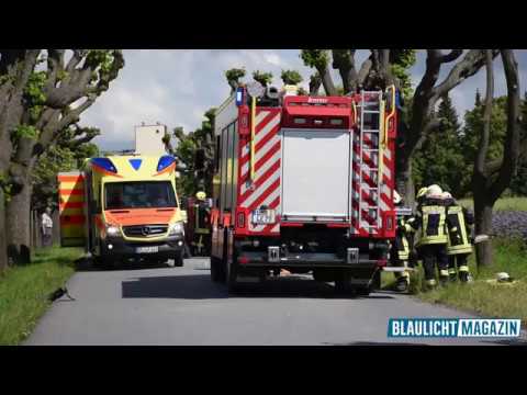 Fahrerin eingeklemmt: Auto überschlägt sich bei Großhennersdorf