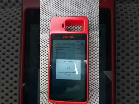 2010 Chevrolet Equinox flip blade remote key cut and programmed. Autel KM100 Lakelandcarkeys.com