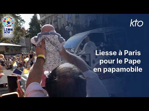 Liesse à Paris pour le Pape en papamobile