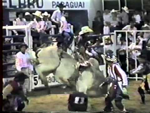 PERASSA PRODUÇÕES    RODEIO DE URUPÊS   1997    cia de rodeio familia perassa    touro   pierro  vs sidinei maria