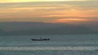 preview picture of video 'Kep Sunset fishing boat, Cambodia'