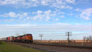 preview picture of video 'BNSF 672 East near Lee, Illinois on 10-25-09'