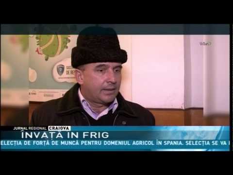 Liceenii din Strehaia învaţă în frig